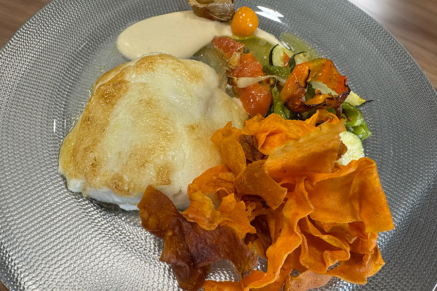 bacalao al horno con muselina de ajo y cream de manzana