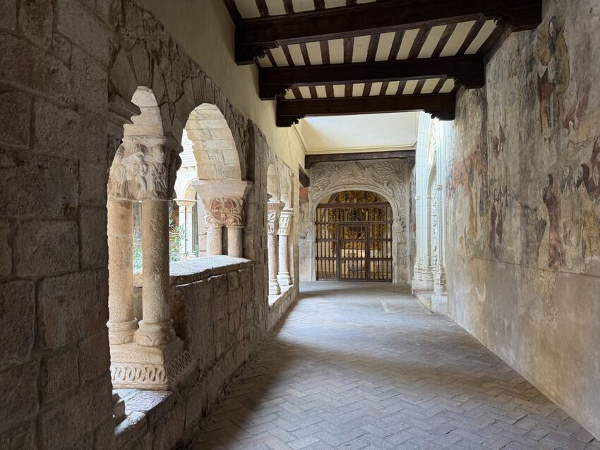 claustro colegiata alquezar